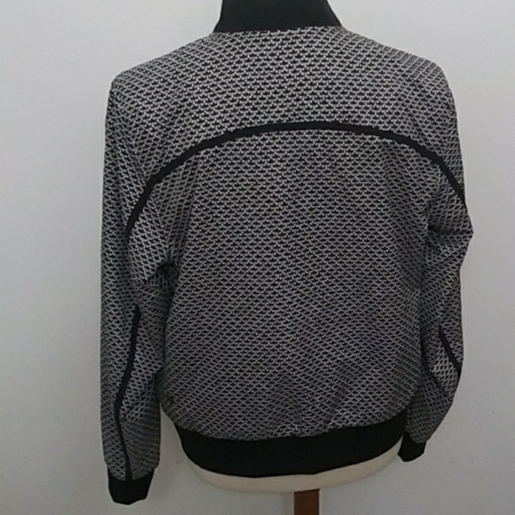 lululemon reversible thin lightweight jacket NWOT - Picture 7 of 8